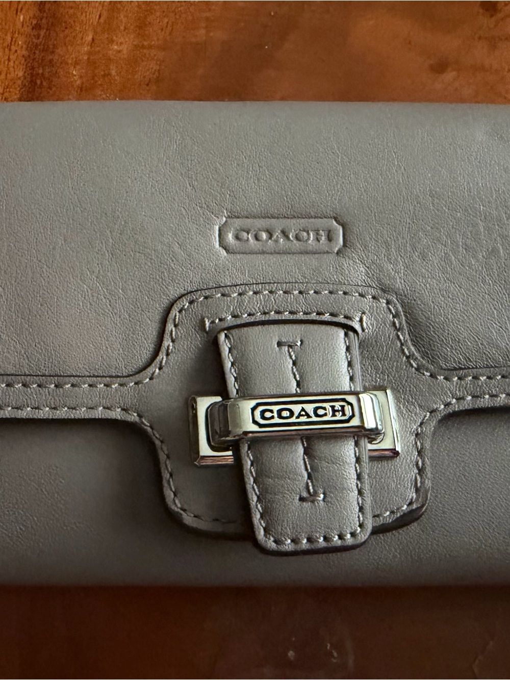LIKE NEW COACH GREY LEATHER WOMENS WITH SILVER COACH LOGO